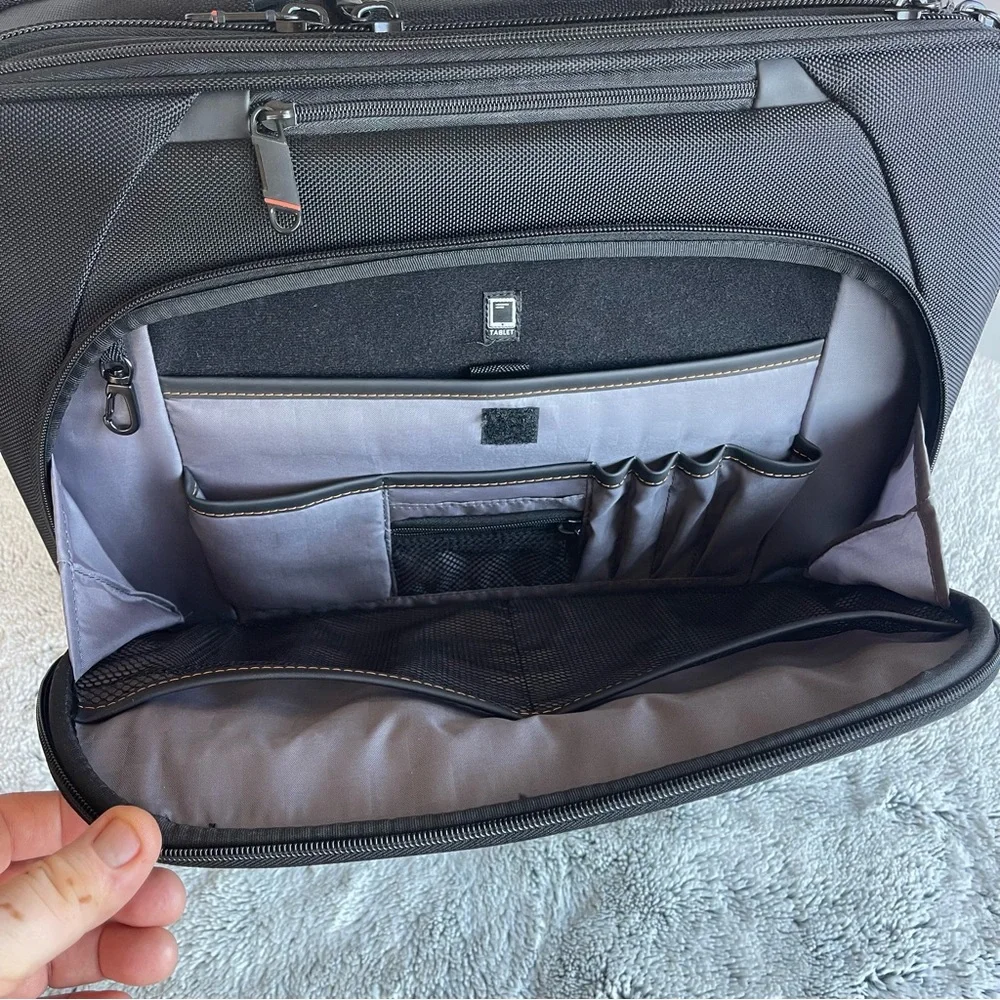 Samsonite Pro 4 DLX 2 Gusset Mobile Office